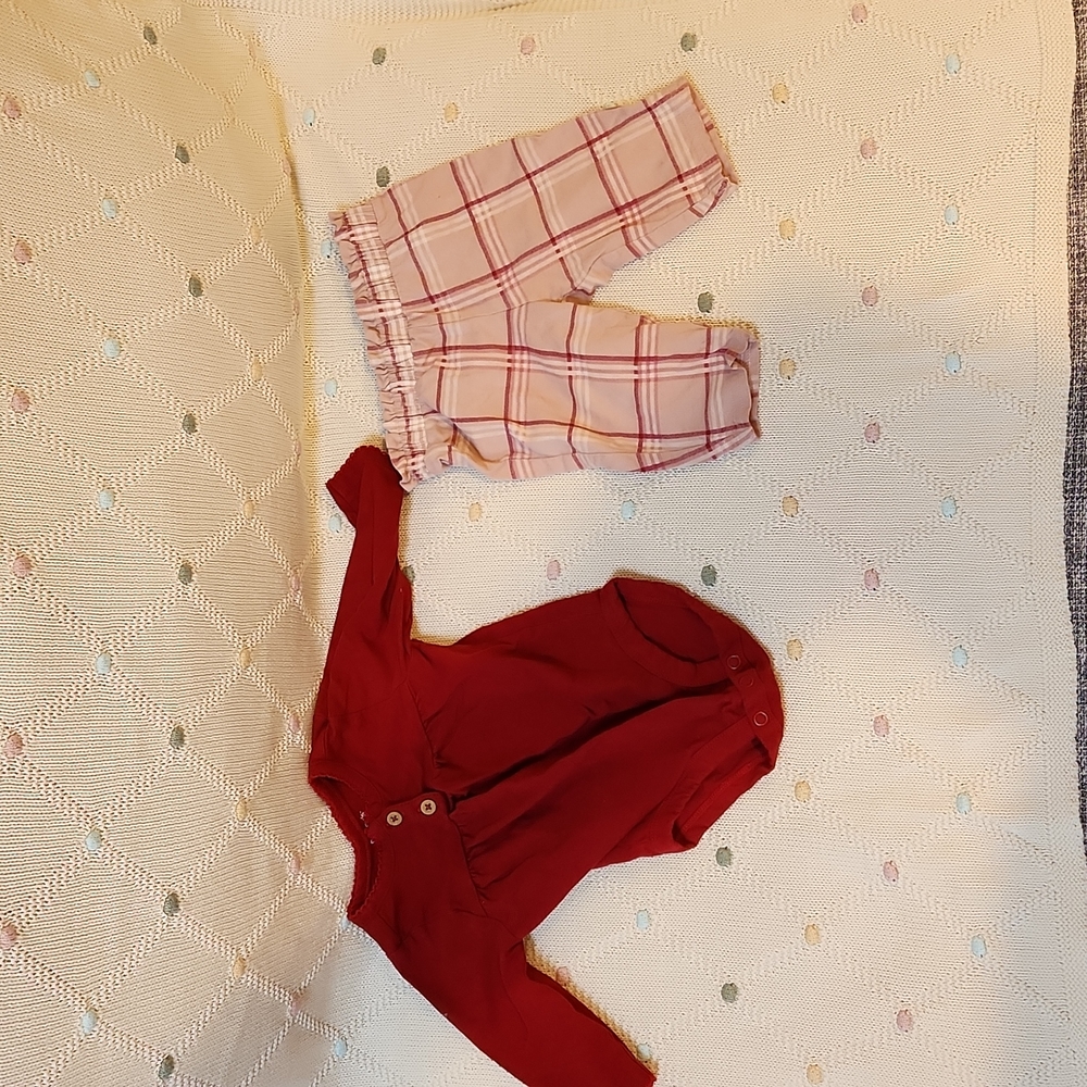 Carter's 2- piece bodysuit pant set